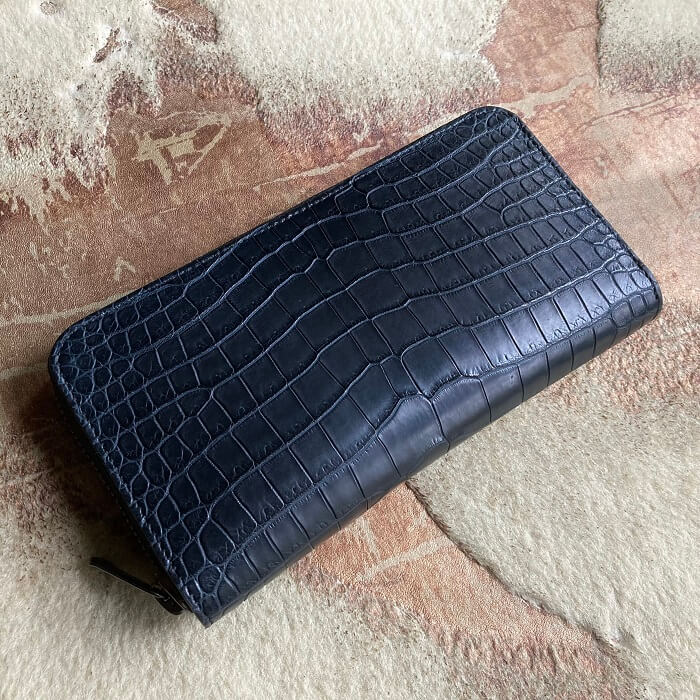 ポロサス(スモールクロコダイル)のディープネイビー長財布
