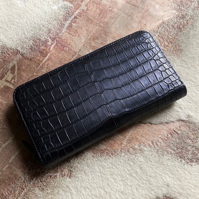 ポロサス(スモールクロコダイル)の黒ブラックで長財布