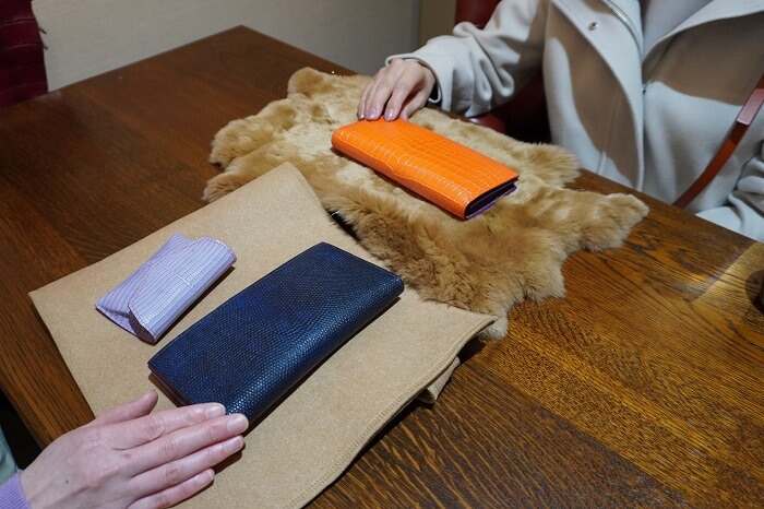 100万収納オレンジ色ナイルクロコダイル二つ折り長財布