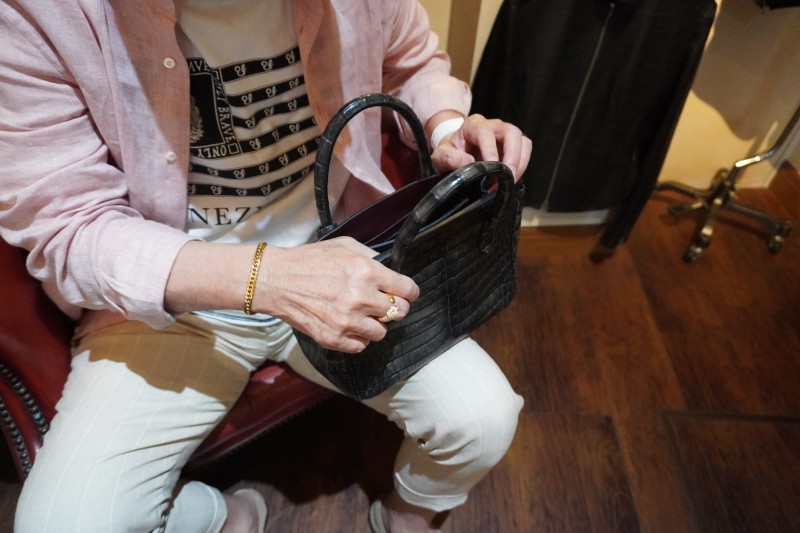 墨染クロコダイルでハンドバッグをフルオーダーメイド