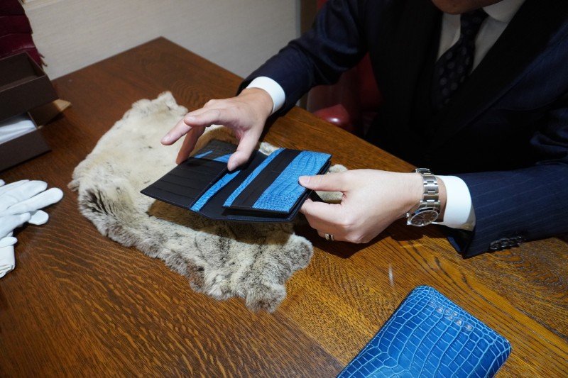 藍染はなあさぎ色ポロサスクロコダイル100万円収納二つ折り長財布