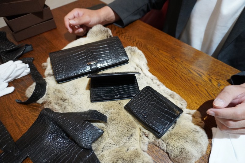 ポロサスクロコダイル100万円収納二つ折り長財布のフルオーダーメイドお客様受け渡し