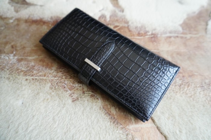 ポロサススモールクロコダイル半艶黒×プラチナ金具100万円収納二つ折り長財布