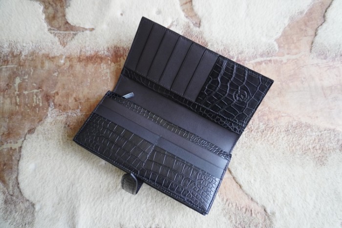 ポロサススモールクロコダイル半艶黒×プラチナ金具100万円収納二つ折り長財布